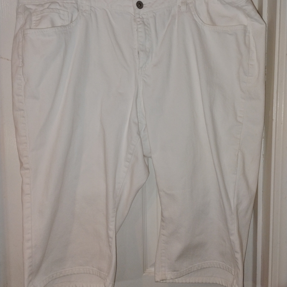 Cato Denim - Cato Women's Crisp White Cropped Jeans Waist 22" Rise 12" Inseam 16"